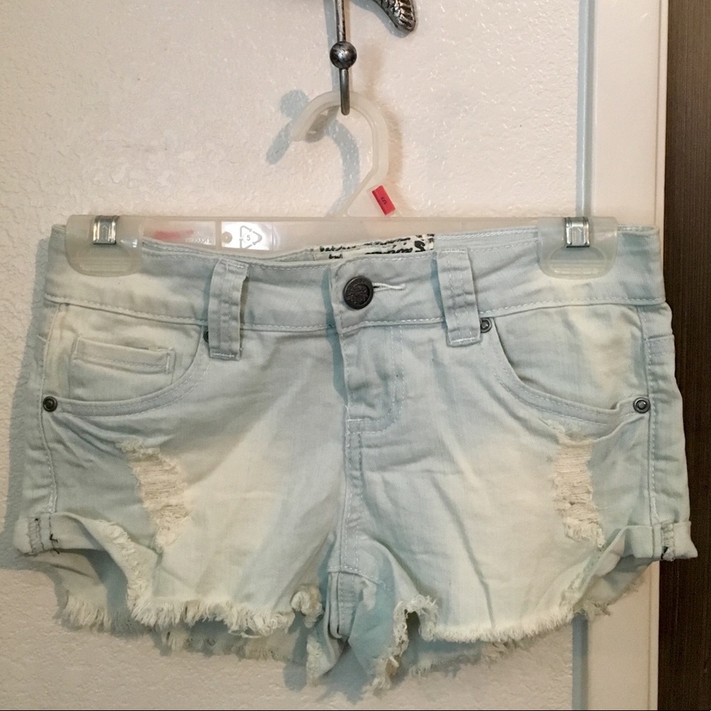 Light wash destroyed shorts